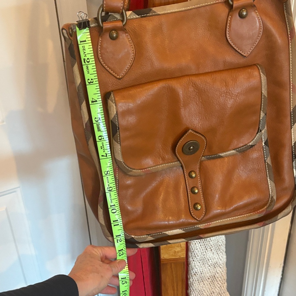 Burberry 💯 Leather Tote Bag - Picture 16 of 16